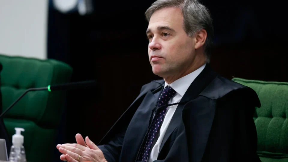 Mendonça diz ter sido monitorado pela PF; decisão não aponta vigilância nem espionagem