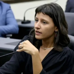 Vereadora e candidata do PT Brisa Bracchi é alvo de ameaças de morte e violência sexual