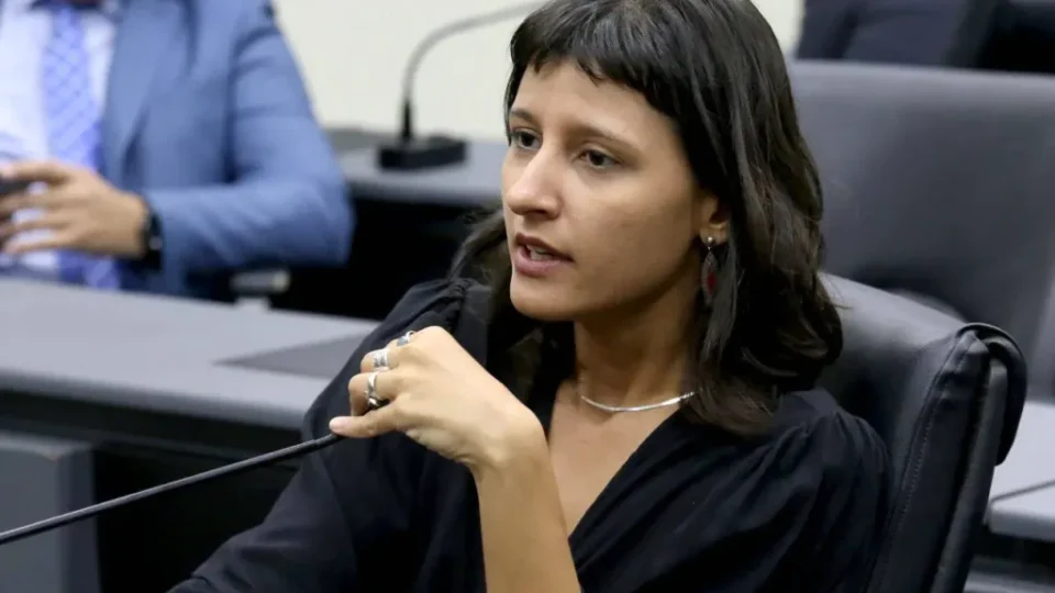 Vereadora e candidata do PT Brisa Bracchi é alvo de ameaças de morte e violência sexual