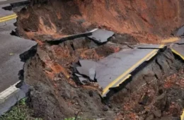 Chuvas provocam enchentes, bloqueiam rodovias e deixam cidades sem água no PR e SP