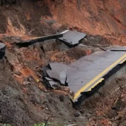 Chuvas provocam enchentes, bloqueiam rodovias e deixam cidades sem água no PR e SP
