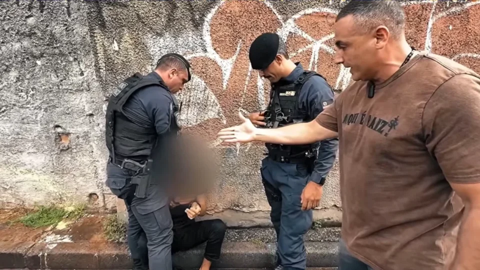 Policiais candidatos fazem autopromoção e podem lucrar com violência e machismo