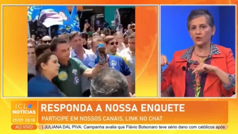 Santa ou troféu? Flávio Bolsonaro ergue boneca de Aparecida. Análise de Heloisa Villela.