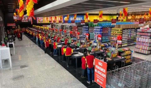 Justiça condena rede de supermercados por aplicar escala 9×1 e servir comida estragada
