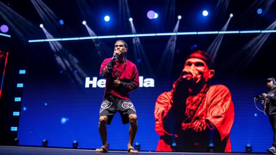 Hell Bala leva slam ao palco do Despertar 2026 e mostra que arte é ferramenta de resistência