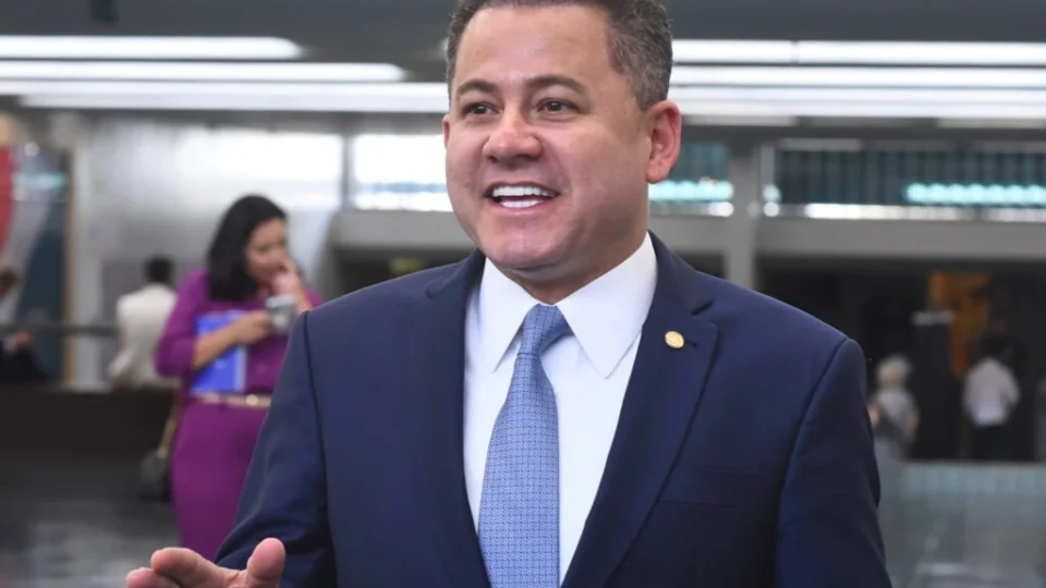 Tarcísio financiou 24% da campanha de deputado que aproximou Mendonça e Vorcaro em 2022