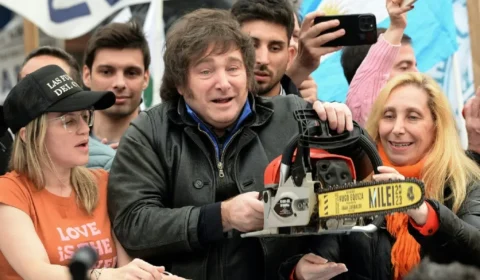 Abertura comercial de Milei paralisa fábricas e extingue 90 mil vagas na Argentina