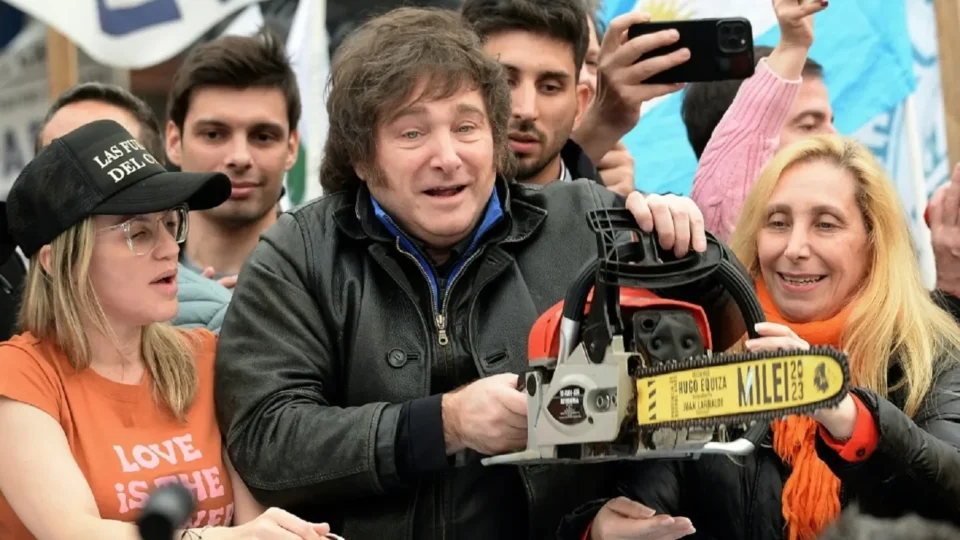 Abertura comercial de Milei paralisa fábricas e extingue 90 mil vagas na Argentina