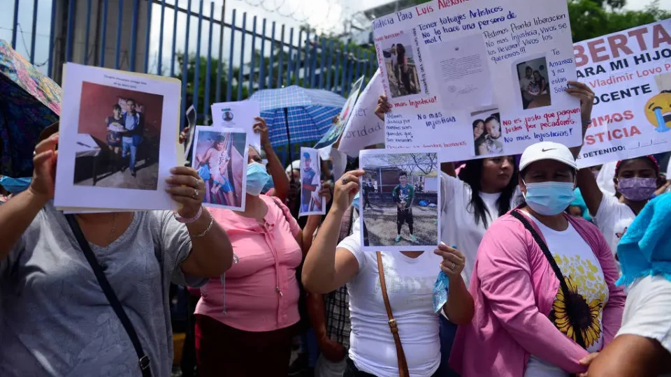 Entre a vitrine e a realidade: o que a atuação da imprensa independente revela sobre El Salvador