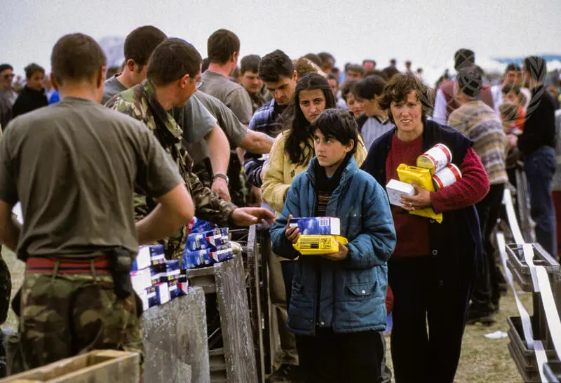 Refugiados do Kosovo em um campo em Kukës, na Albânia, em maio de 1999. O país recebeu parte da população que deixou o território kosovar durante o conflito. Foto: UN Photo/UNHCR/H.J. Davies