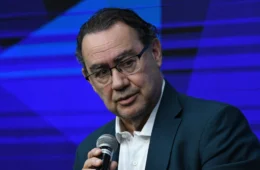 Cury encontrou uma onda. Agora precisa provar que existe chão