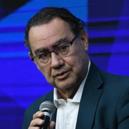 Cury encontrou uma onda. Agora precisa provar que existe chão