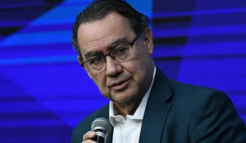 Cury encontrou uma onda. Agora precisa provar que existe chão