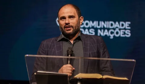 Pastor ligado a Flávio critica devoção católica a Maria e cita ‘Rainha dos Céus’