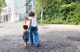 Alerj aprova projeto que reserva 10% das vagas de escolas técnicas para mães solo