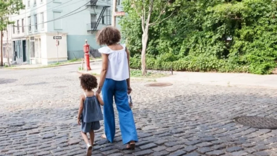 Alerj aprova projeto que reserva 10% das vagas de escolas técnicas para mães solo