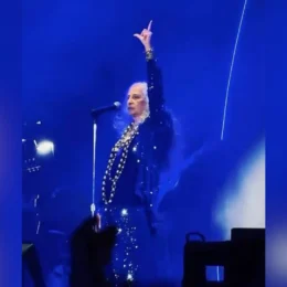 Maria Bethânia faz o ‘L’ e declara apoio a Lula durante show em São Paulo