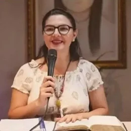 Famílias denunciam médium por usar informações da internet em psicografias