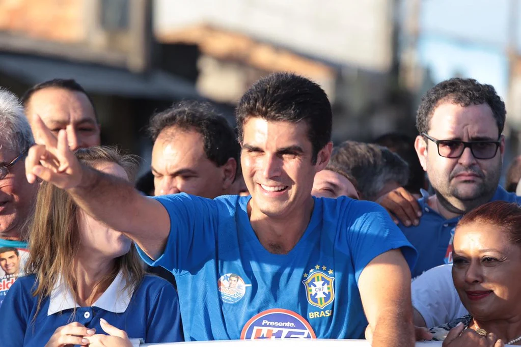 O ex-governador do Pará Helder Barbalho (MDB), aliado do presidente Lula no estado, e que disputa uma cadeira no Senado; lideranças acusam político de ter relação com a indústria do monocultivo do dendê no Vale do Acará (Foto: Assessoria Candidato)