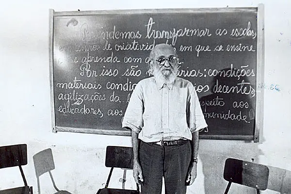 Paulo Freire ganhou projeção nacional a partir de experiências de alfabetização de adultos no início dos anos 1960. Após o golpe de 1964, foi preso e deixou o Brasil para um exílio que duraria 16 anos. Foto: Acervo Paulo Freire 