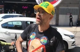 MPF pede suspensão do porte de deputado bolsonarista após ele exibir arma em comitê