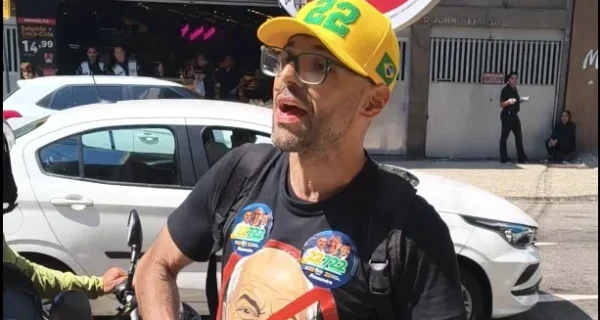 MPF pede suspensão do porte de deputado bolsonarista após ele exibir arma em comitê