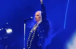 Maria Bethânia faz o ‘L’ e declara apoio a Lula durante show em São Paulo
