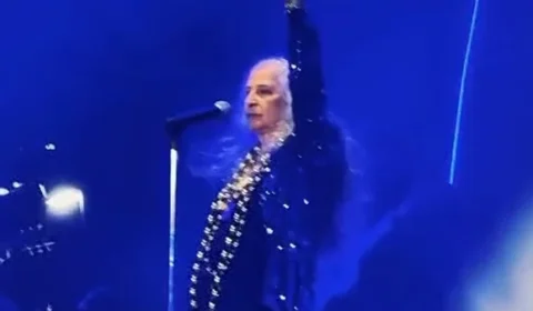 Maria Bethânia faz o ‘L’ e declara apoio a Lula durante show em São Paulo