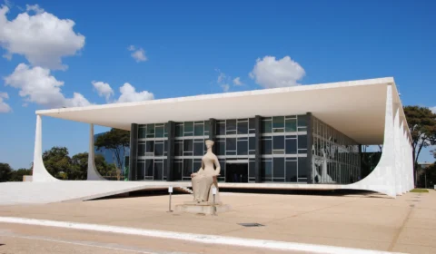 Dez anos de crises e uma República que ainda não encontrou seus limites
