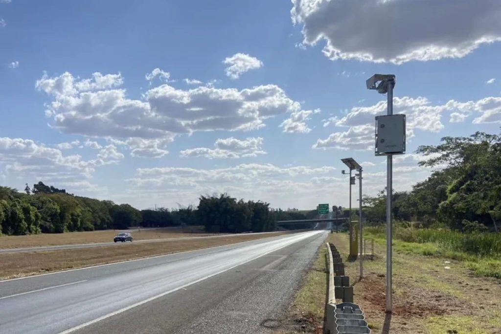 Radares que calculam velocidade média entram em teste em oito estados