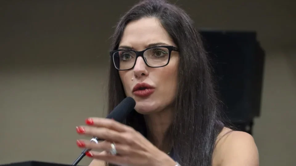 Bolsonarista, Janaína Riva escolhe investigados por corrupção para suplências ao Senado em MT
