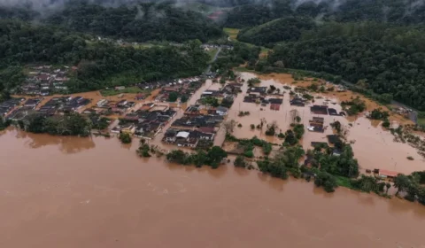 Chuva que deixou rastro de destruição em PR e SP foi influenciada por El Niño e frentes frias