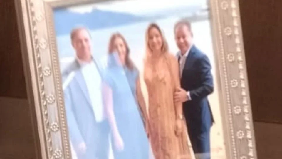 Cezinha de Madureira tinha porta-retrato com Mendonça na sala de casa