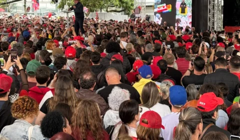 Lula pauta fim das bets e captura atenção para si em dia de agenda de Flávio Bolsonaro em SC
