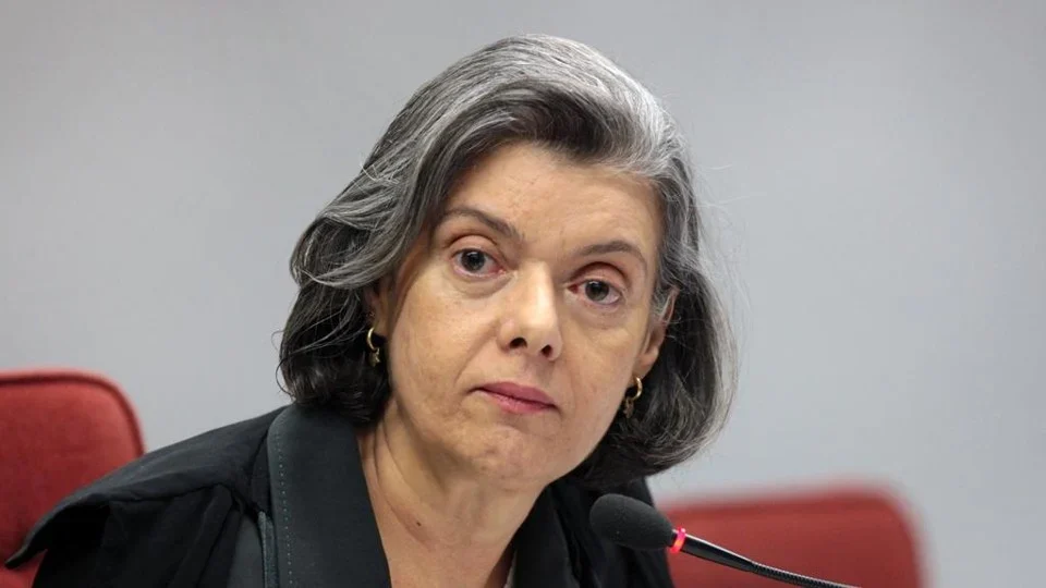 Cármen Lúcia cancela ida à Bienal do Livro em meio a crise no STF