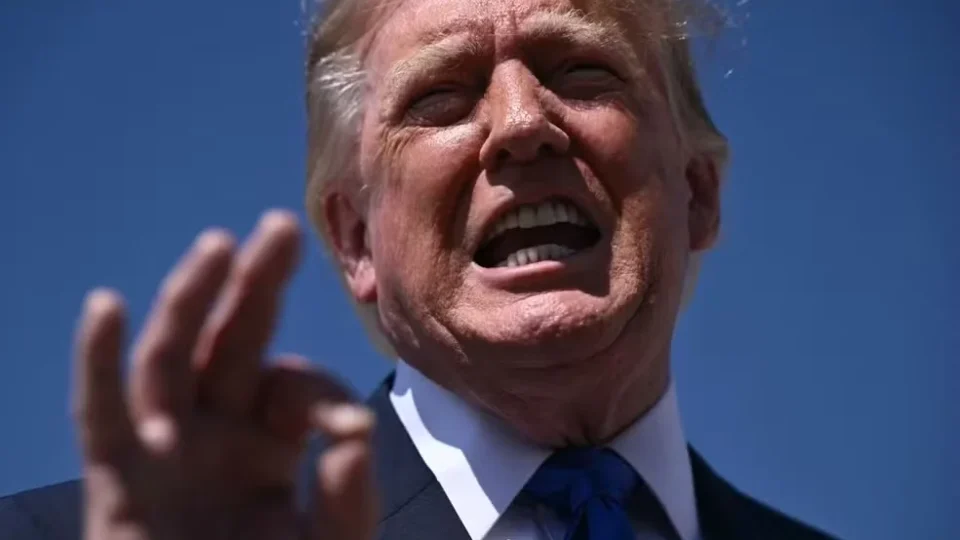 Principais emissoras de TV dos EUA boicotam cobertura de Trump após veto à CNN