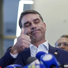 O problema de Flávio Bolsonaro agora é convencer que está dizendo a verdade