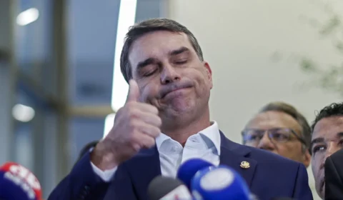O problema de Flávio Bolsonaro agora é convencer que está dizendo a verdade