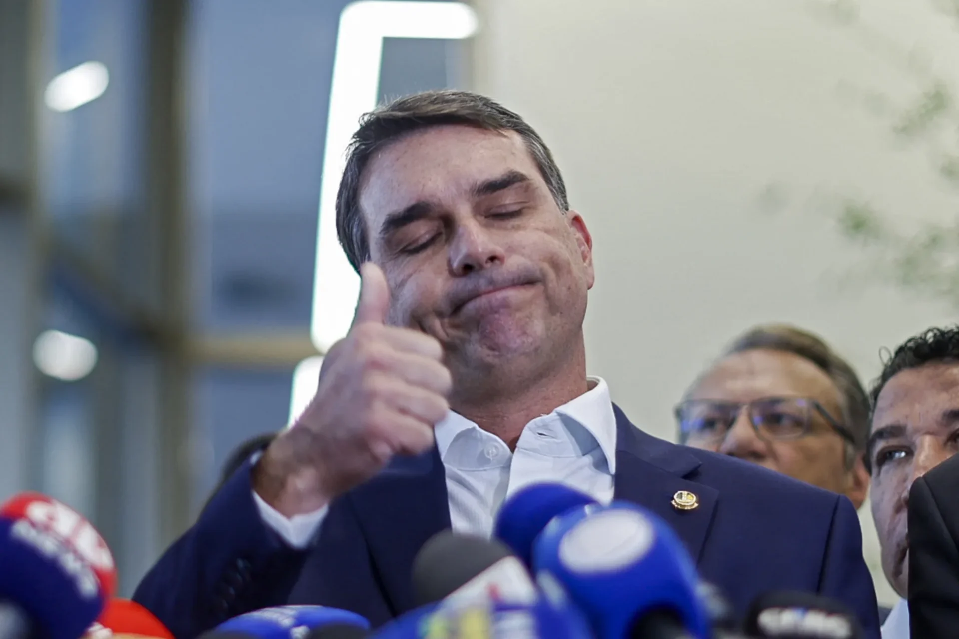 O problema de Flávio Bolsonaro agora é convencer que está dizendo a verdade