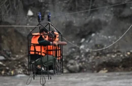 Após dez dias da avalanche, Nepal resgata sobreviventes em túnel e casa