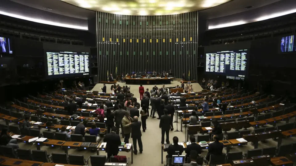 Crise do STF ameaça contaminar Congresso, e parlamentares temem vazamentos generalizados