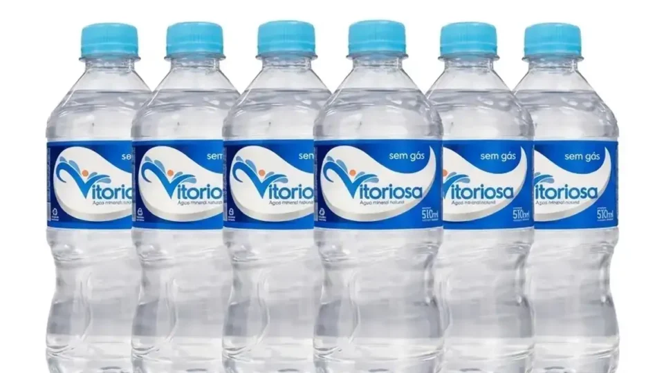 Anvisa interdita água mineral da marca Vitoriosa por conter coliformes