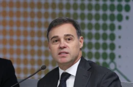 Juristas apontam que decisão de Mendonça ‘instala crise institucional sem precedentes’