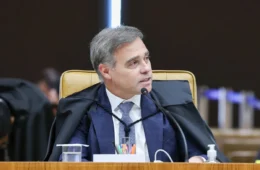 Mendonça manda redes removerem posts sobre Flávio e Nossa Senhora Aparecida