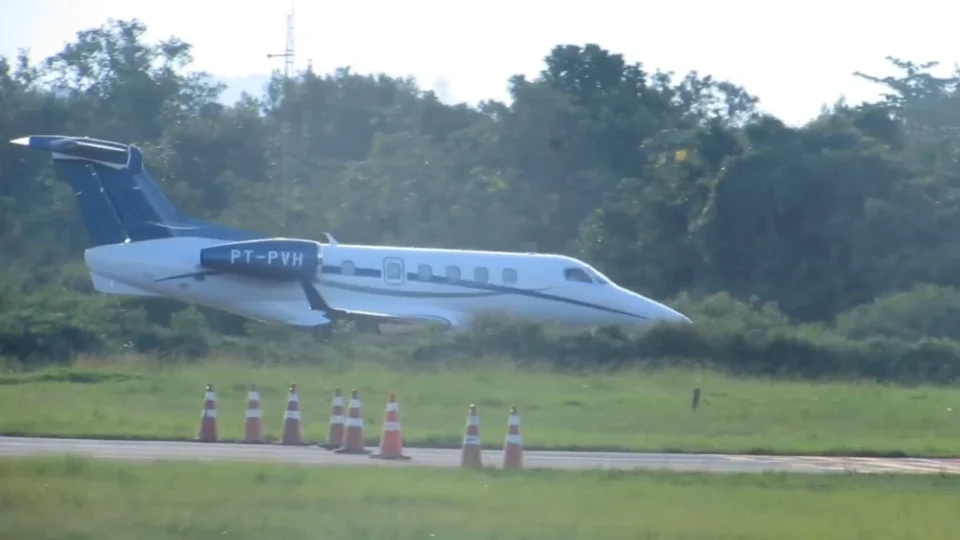 Vídeo: Avião de Vorcaro pousou em Angra no dia de festa de Flávio Bolsonaro