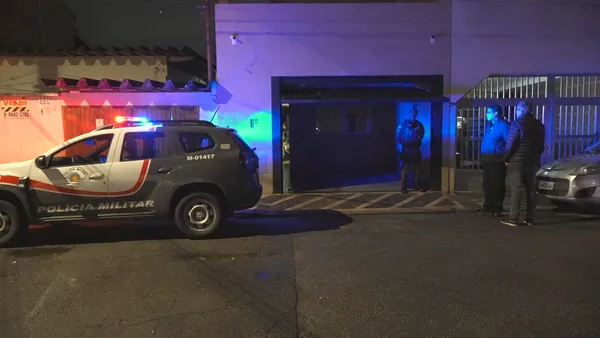Casa ligada a Milton Leite (União Brasil) na Rua General Bráulio Guimarães, em Santo Amaro, na Zona Sul de São Paulo, foi furtada na noite deste domingo (20), por volta das 21h15. — Foto: Reprodução/TV Globo
