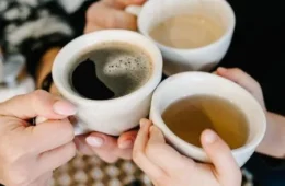 Consumo de chá e café ‘muito quente’ triplica risco de câncer, diz estudo
