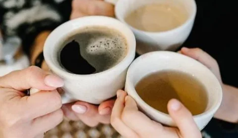 Consumo de chá e café ‘muito quente’ triplica risco de câncer, diz estudo