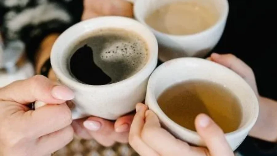 Consumo de chá e café ‘muito quente’ triplica risco de câncer, diz estudo