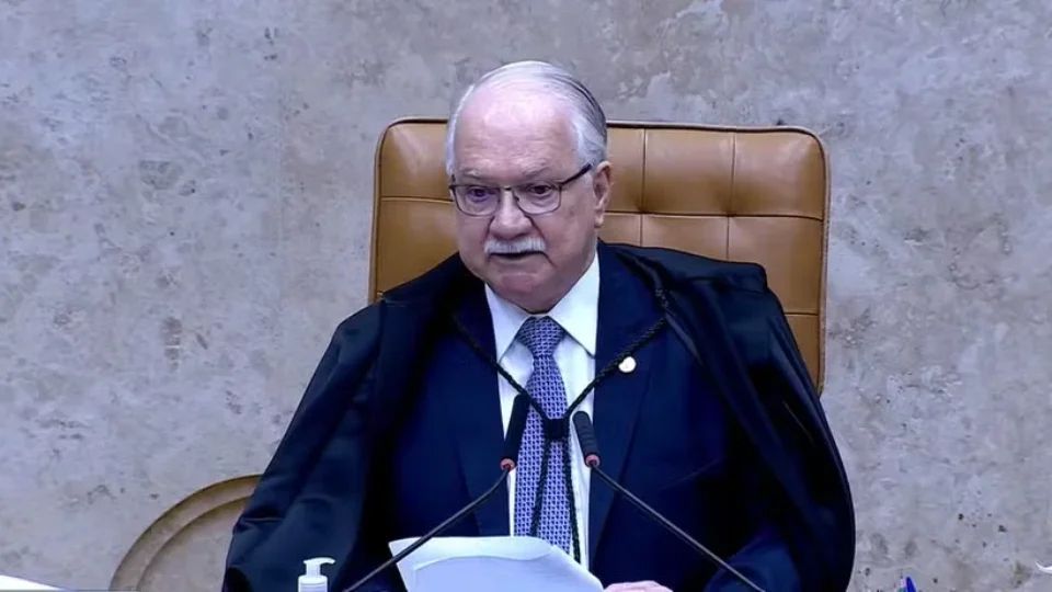 Fachin convocou o STF para resolver uma crise e entregou outra